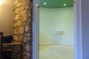 Entrance to Roundel bedroom 3- click for photo gallery